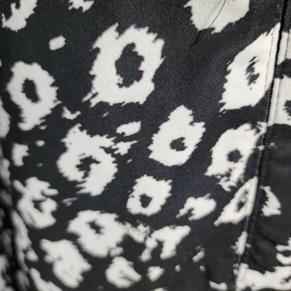 Lola Vs Harper Black & White Long Sleeve Dress Medium NWT - Picture 3 of 6